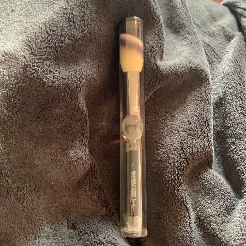 It Cosmetics Blush & Brush $63 Value New U… - Picture 6 of 9